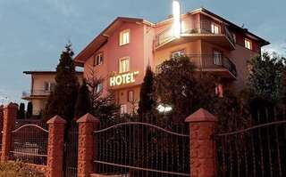 Отель Hotel Miły Кросно-4